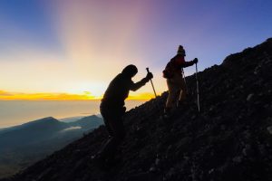 Rinjani Trekking 5 Hari 4 Malam SummitPucak via Sembalun-Torean
